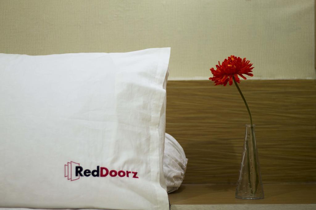 Reddoorz Near Tegalega Park Hotel Bandung Eksteriør billede